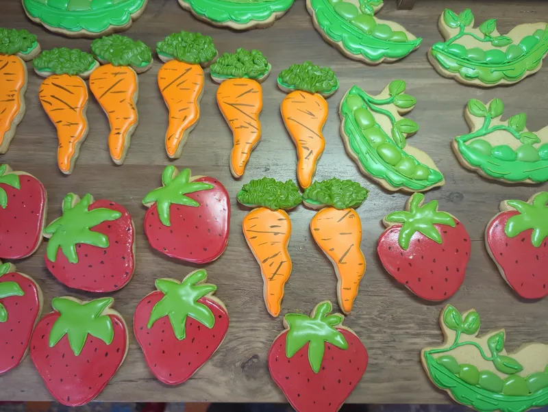Strawberry, carrot and pea pod cookies